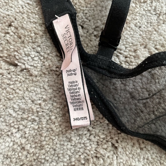 Victoria’s Secret Push Up bra - Picture 2 of 3